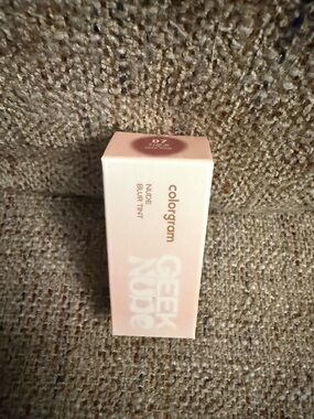 K-beauty Colorgram Geek Nude Blur Tint - Geek Rose exp 10/30/2026